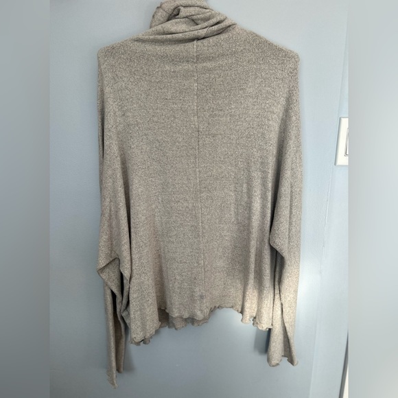 🍁🍁Size large very soft towel, turtleneck and gray - Picture 8 of 8